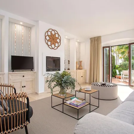 Genteel Laguna Beach