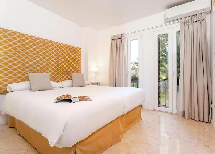 Genteel Laguna Beach * Estepona