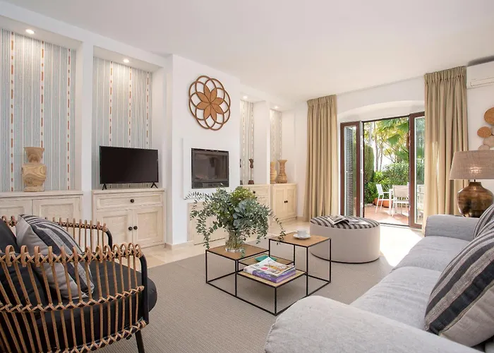 Genteel Laguna Beach